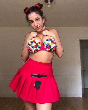 Lena The Plug Lena Nersesian Nude OnlyFans Photos #9