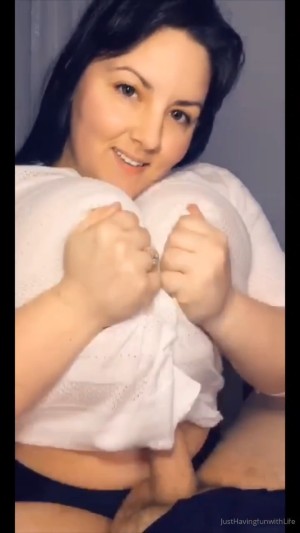 Justhavingfunwithlife happygoluckypyro justsmilesandjoy Nude OnlyFans Video #1