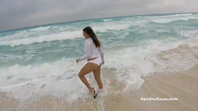 Kendra Rowe Hot Girl Holidays